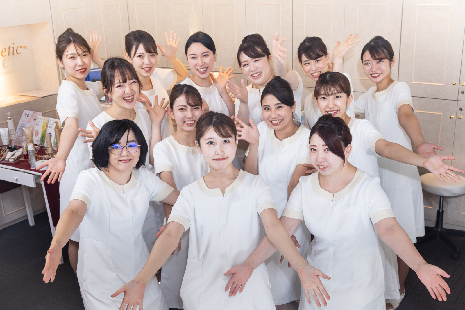 『エステティシャン』募集♪未経験から美容業界でキャリアアップができますよ！ 入社祝いで無料の全身脱毛＆基礎化粧品をプレゼント！働きながら自分自身が輝ける嬉しいお仕事♪／ジェイエステティック　（株式会社ザ・フォウルビ）