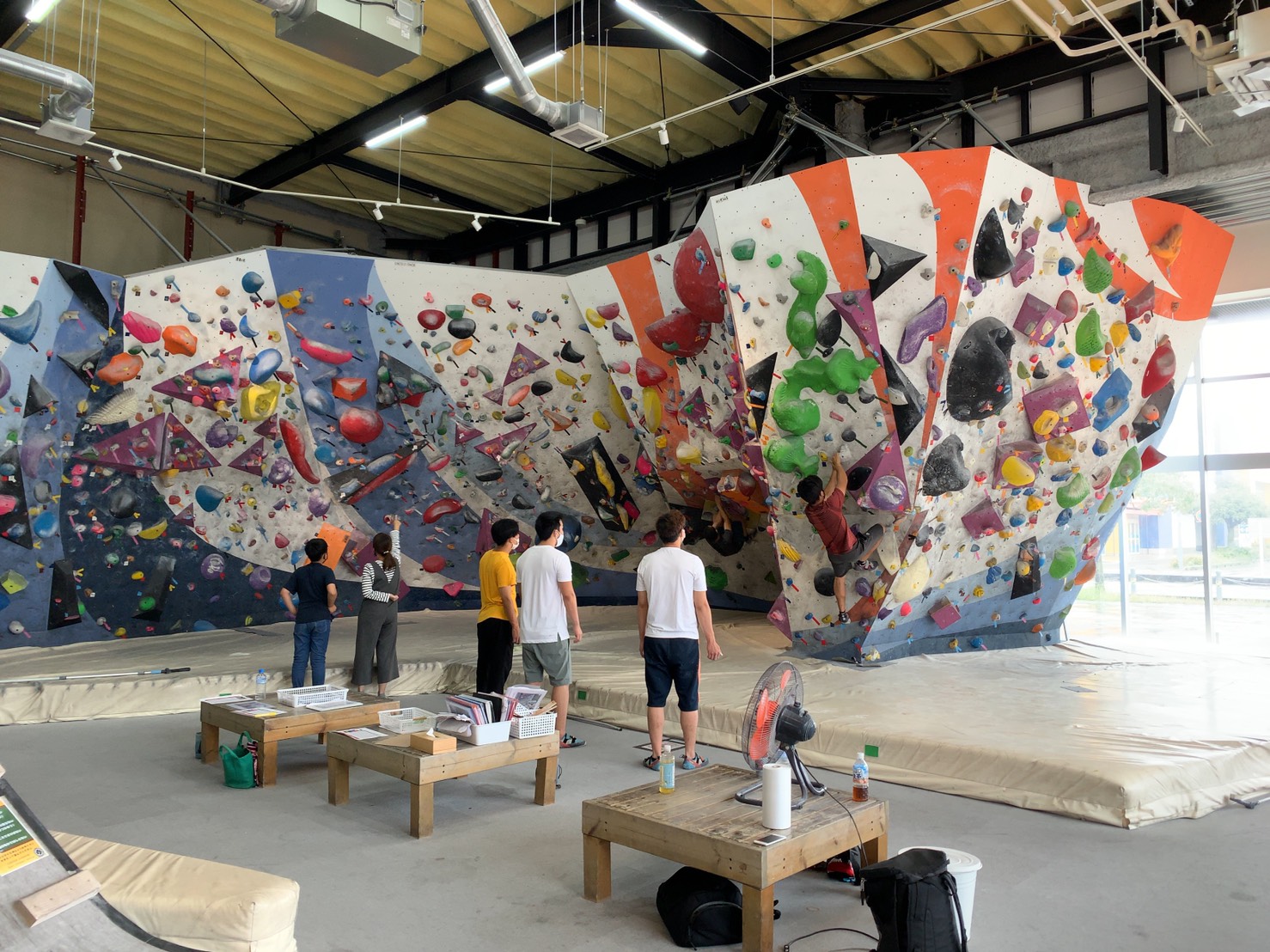 ボルダリング クライミングジムの インストラクター 店長職候補 募集 国際スポーツイベントでも注目され 新店舗ｏｐｅｎ計画も続々 グリーンアロー株式会社 移住者歓迎の求人情報サイト Ijuwork