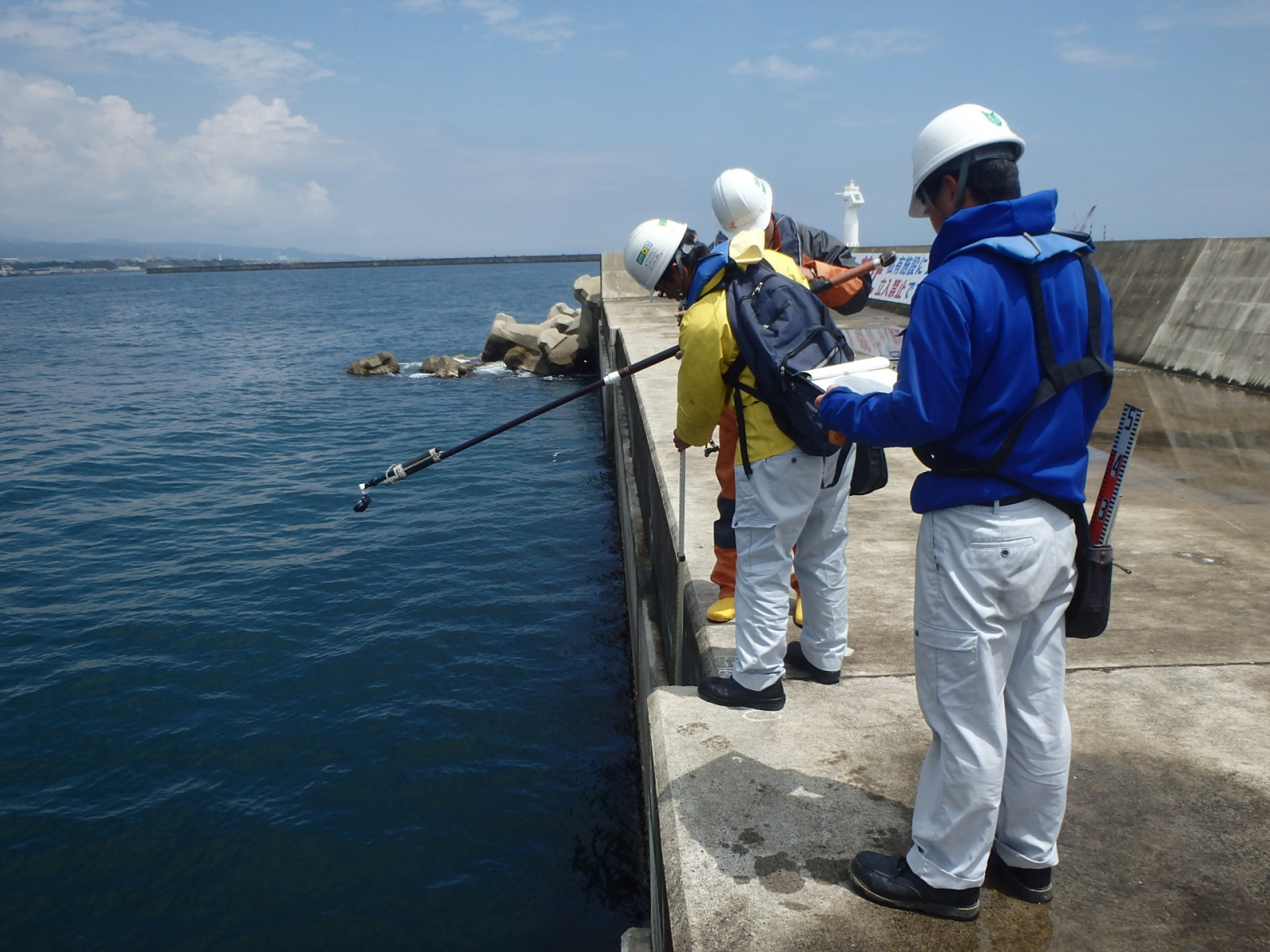 港湾施設・海岸保全施設等の現地調査の作業助手〔正社員〕募集！海に囲まれた島国・日本の海岸の安全を守る意義ある仕事です！※社員寮あり【移住支援金対象】／株式会社　ブルーウェーブ